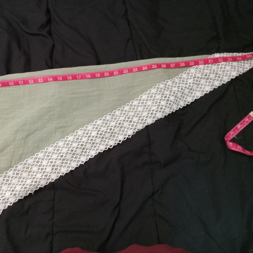 2 Sage and white lace curtains - Picture 5 of 5
